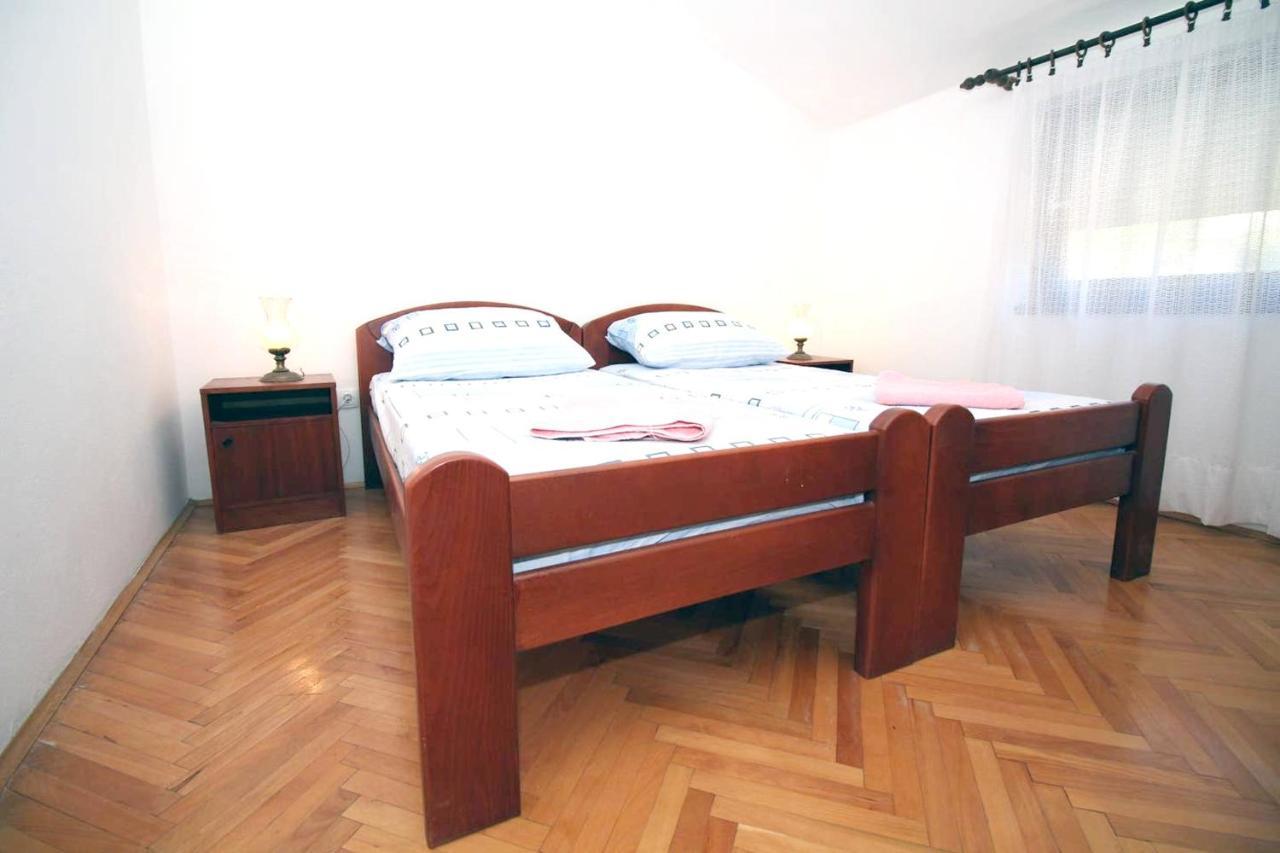 Charming Apartment In Tisno With 2 Bedrooms And Air Conditioning Bagian luar foto