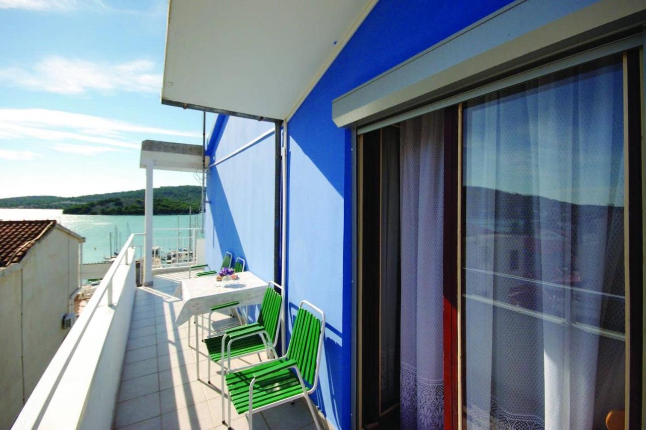 Charming Apartment In Tisno With 2 Bedrooms And Air Conditioning Bagian luar foto